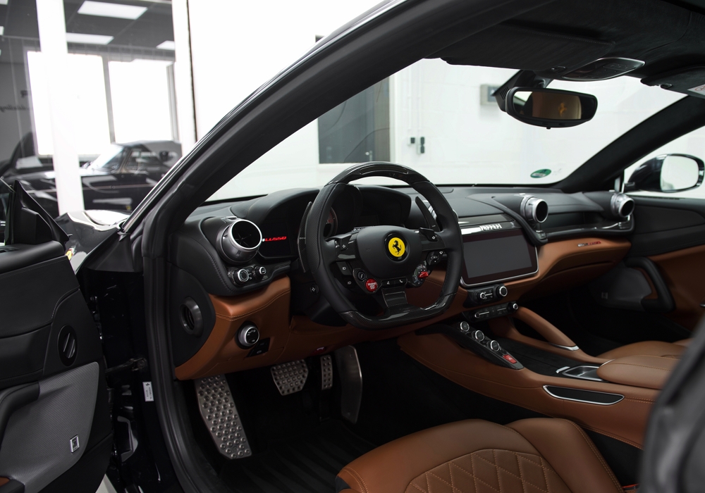 Ferrari GTC4 Lusso - 02